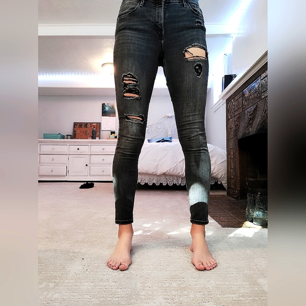 Black Old Navy super skinny jeans